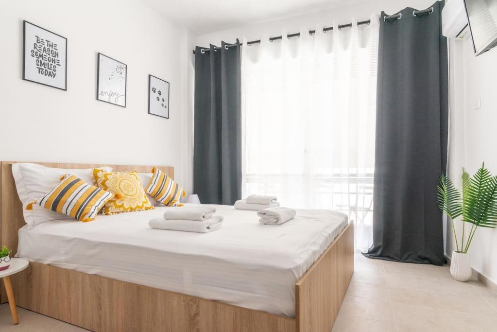 New Studio In The Heart Of City Center Ираклион Экстерьер фото