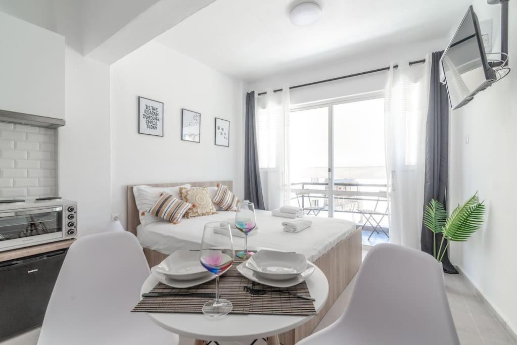 New Studio In The Heart Of City Center Ираклион Экстерьер фото